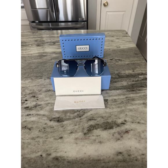 Gucci Sunglasses - Picture 7 of 9